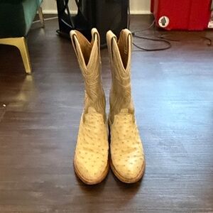 Rare white and tan Ostrich Tecova Cowboy Boots women’s 7